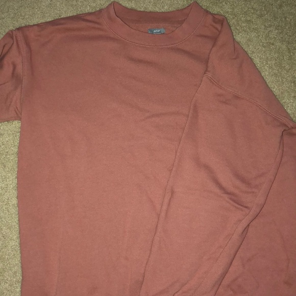 fuzzy, lightweight crew neck - Picture 1 of 4